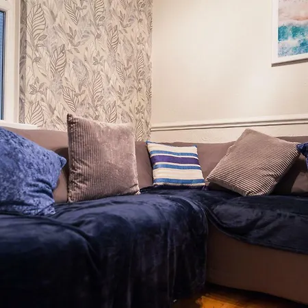 Home From Home, Sleeps 6 People Belfast Exterior photo