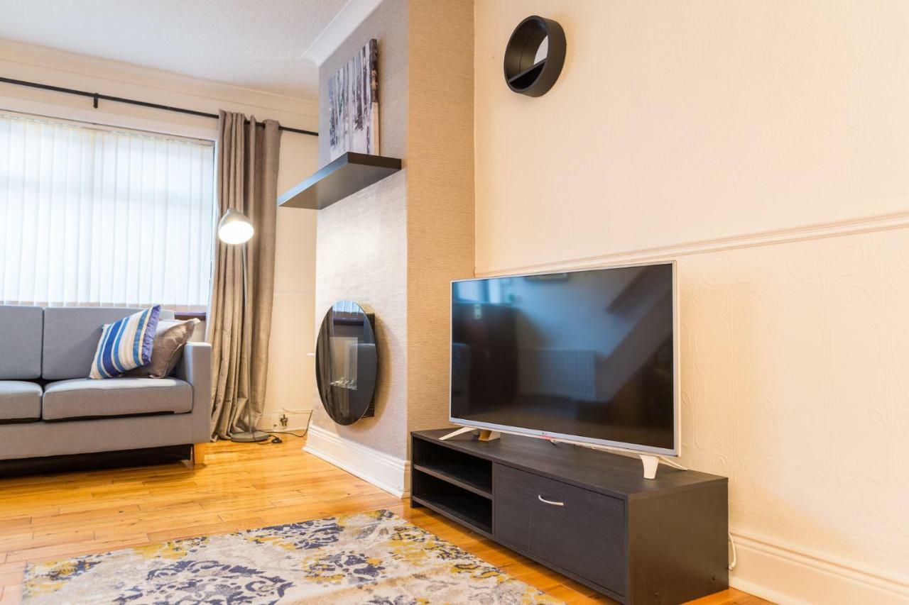 From Home, Sleeps 6 People Ferienhaus Belfast