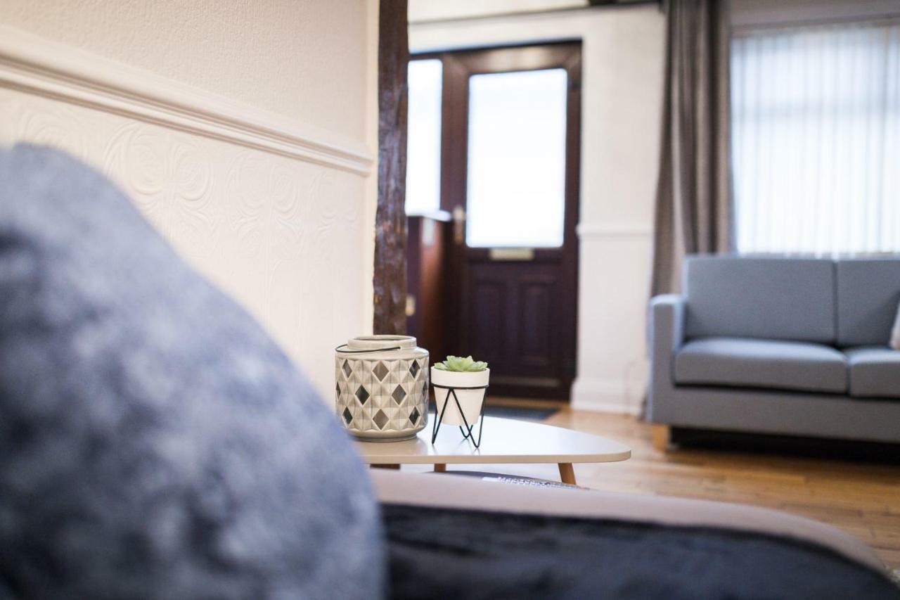 From Home, Sleeps 6 People Ferienhaus Belfast