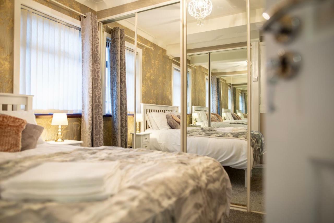 From Home, Sleeps 6 People Ferienhaus