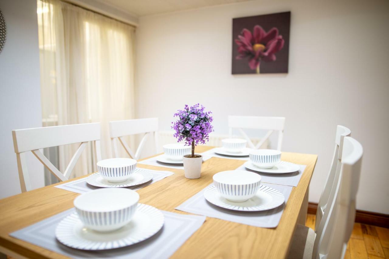 From Home, Sleeps 6 People * Belfast