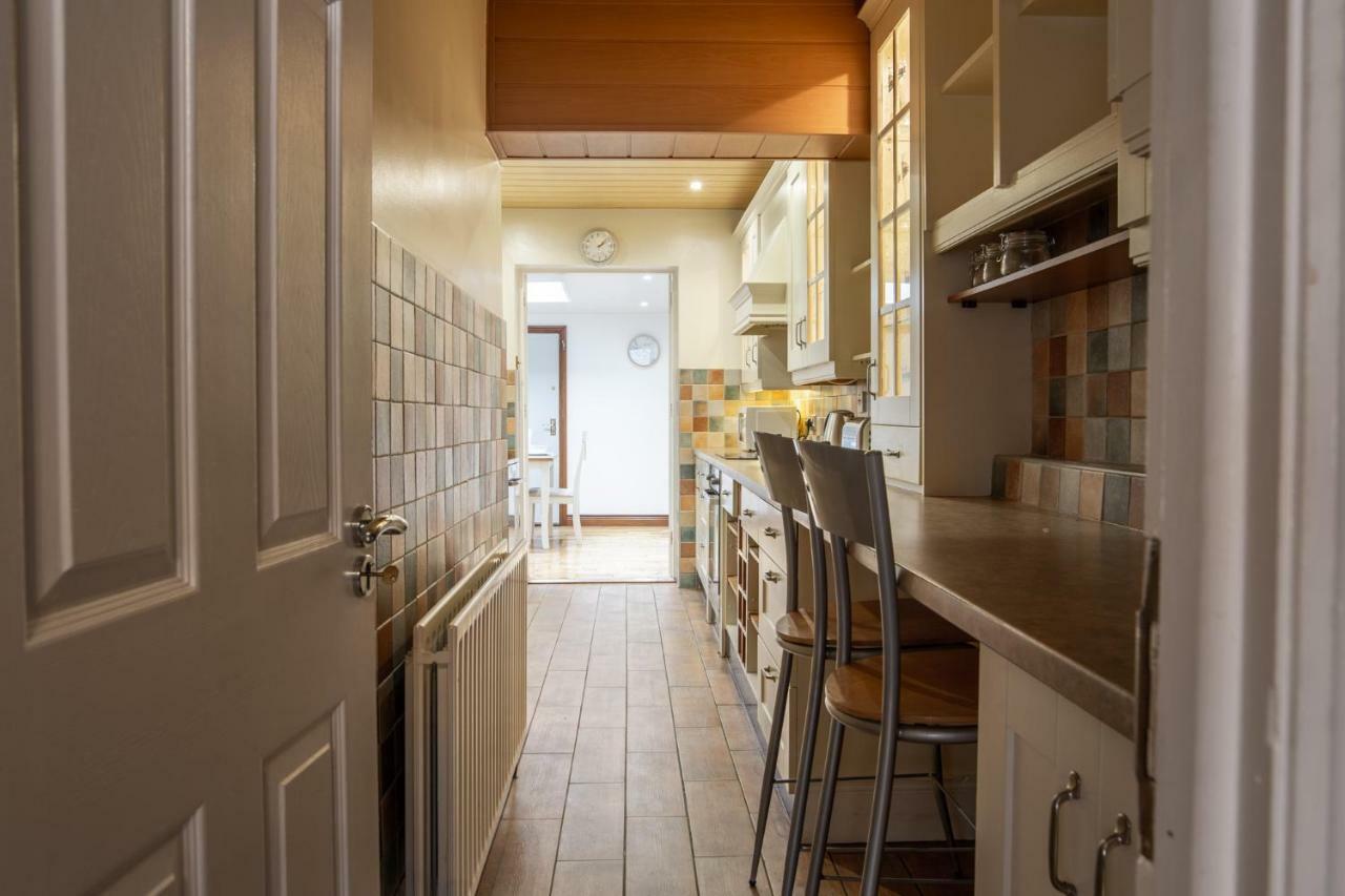From Home, Sleeps 6 People Holiday home Belfast